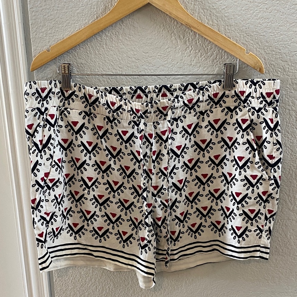LOFT Black and Red Patterned Women's Shorts
